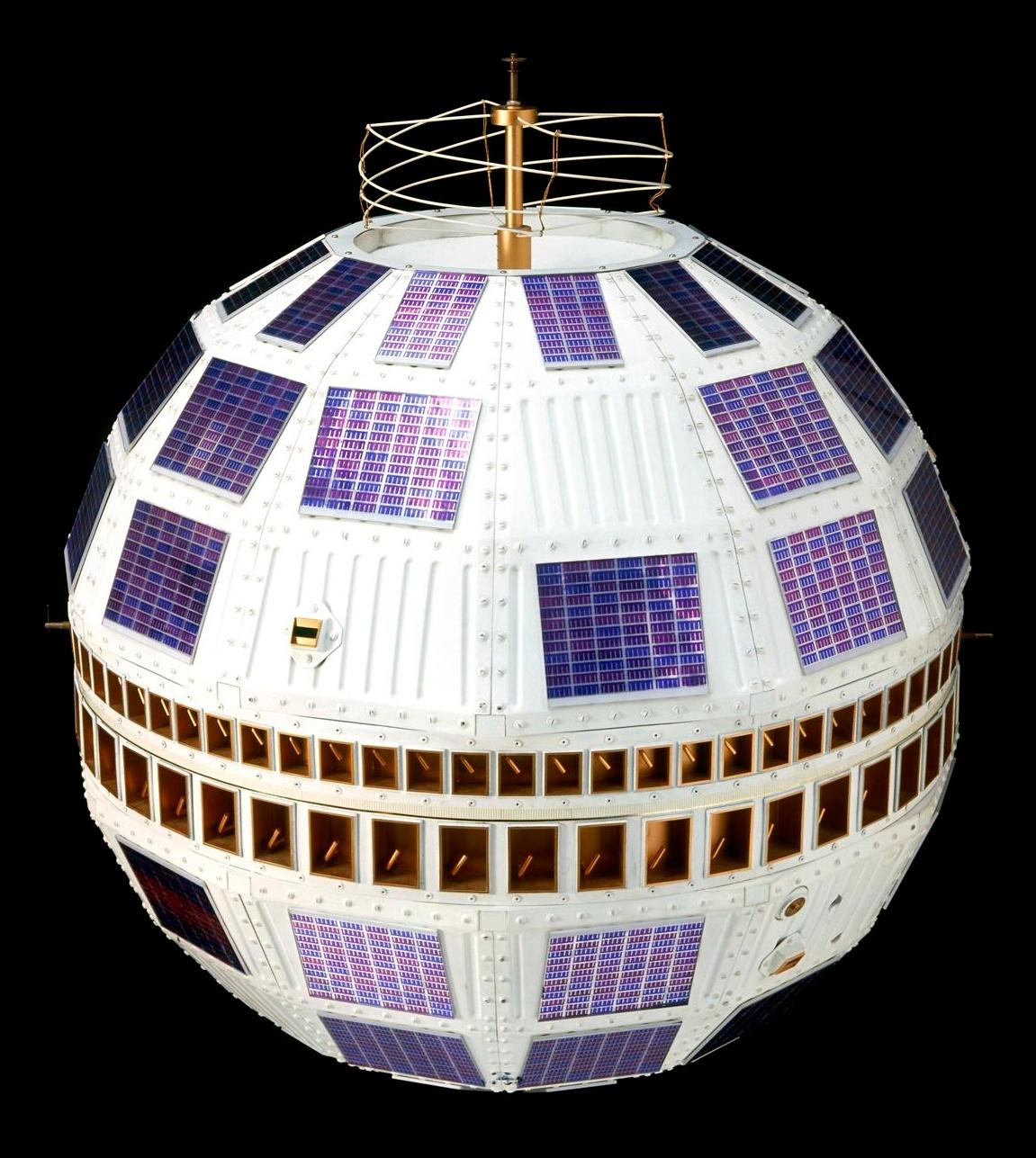 Telstar_1_replica.jpg